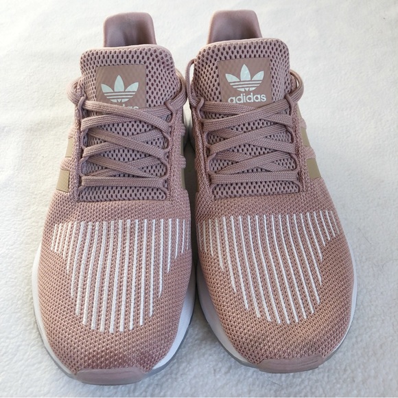 Adidas Swift Run Women’s Ashpea & White Sneaker Running Shoe, size 9 Medium - Picture 8 of 16
